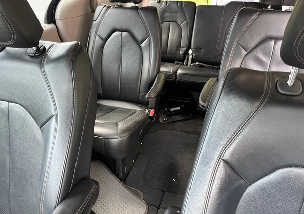 Chrysler Pacifica cena 58900 przebieg: 131000, rok produkcji 2020 z Warszawa małe 46